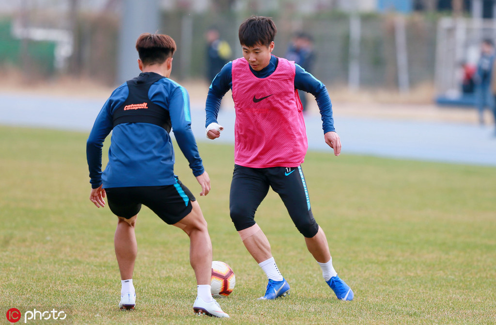 九游唯一入口-关于清晨体能课后，山东泰山伤情更新备战法甲，目标明确，训练强度明显提升的信息