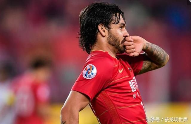 关键时刻斯图加特调整名单以备亚冠，单刀错失环节打磨，球迷炸锅，细节决定成败(关键时刻卡尔森)