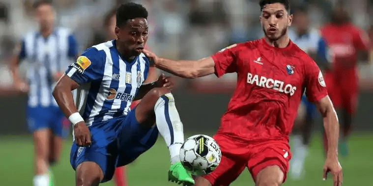 九游网页版入口-深圳男篮训练开放日；赛后战术微调引欢呼；葡超在即；轮换策略成焦点的简单介绍